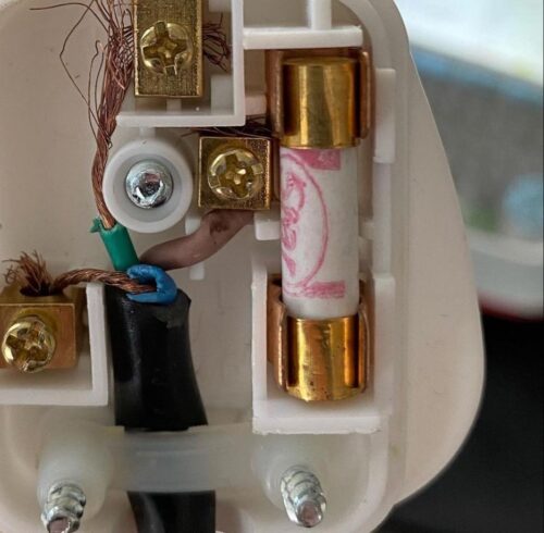 Fake fuse in a UK plug